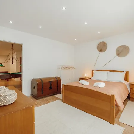 Feira - Hello * 산타마리아다페이라